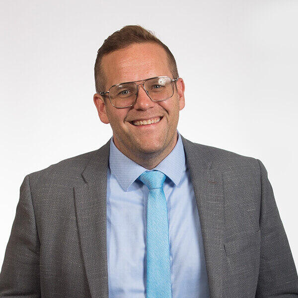 Headsot of William Resh.